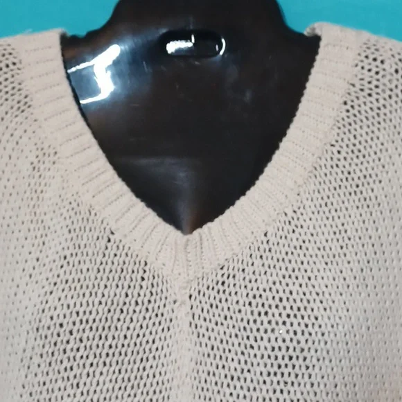 American Eagle Outfitters Beige Knitted Poncho With Fringes. Size XS/S - Picture 3 of 10